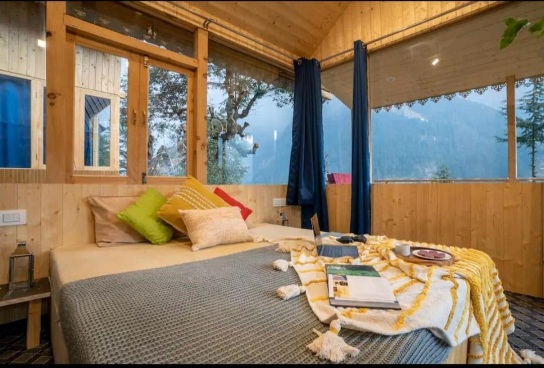 Into The Woods Treehouse Jibhi 빌라 외부 사진