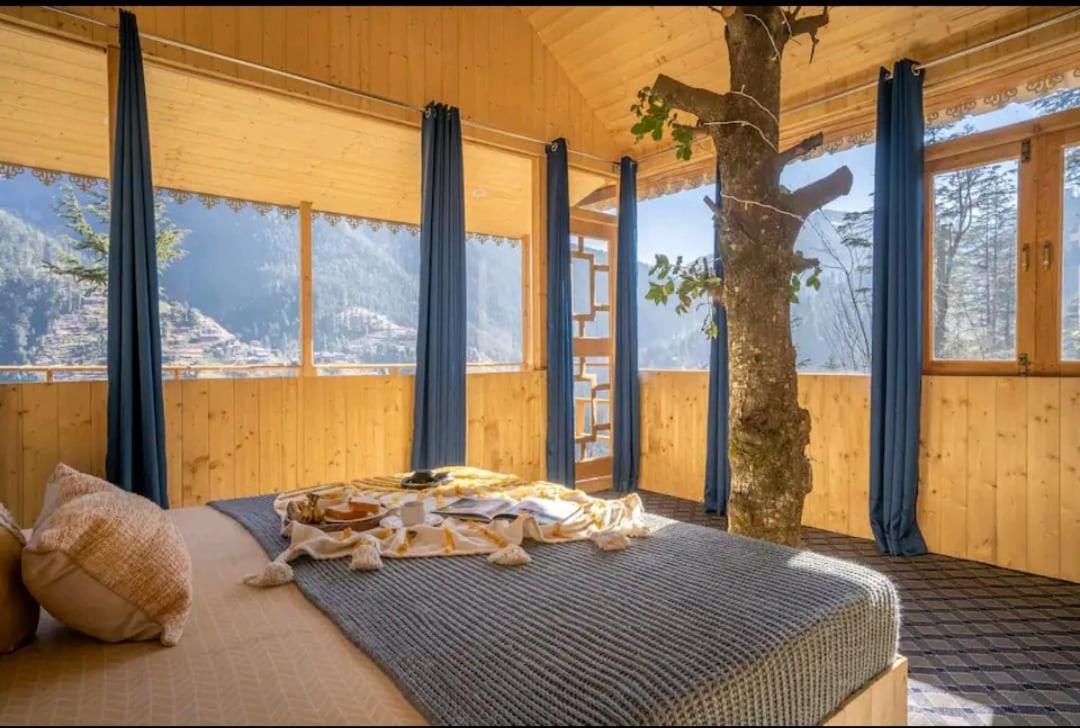 Into The Woods Treehouse Jibhi 빌라 외부 사진