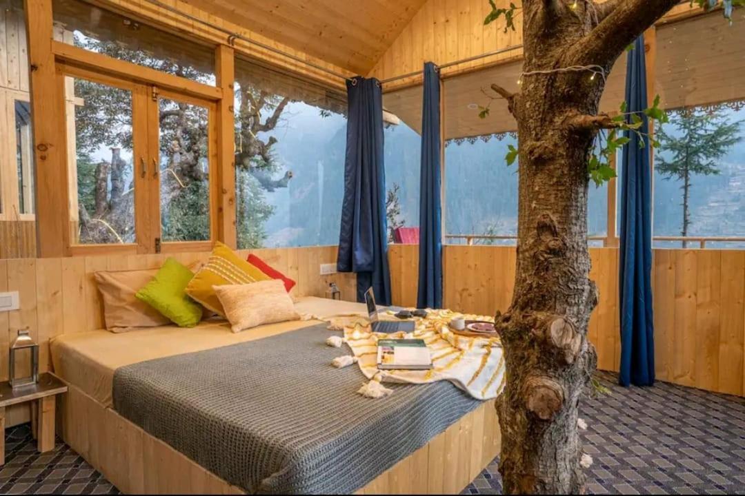 Into The Woods Treehouse Jibhi 빌라 외부 사진