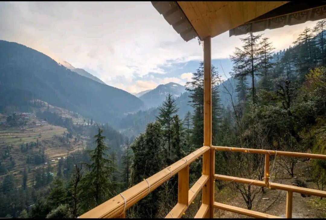 Into The Woods Treehouse Jibhi 빌라 외부 사진