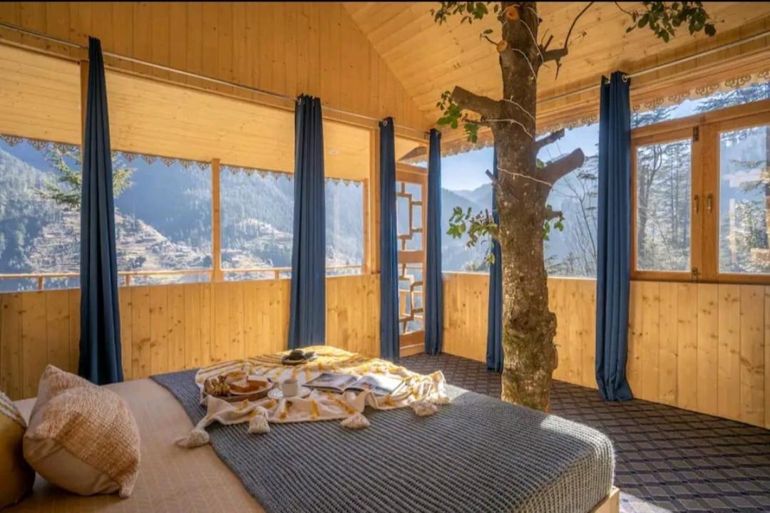 Into The Woods Treehouse Jibhi 빌라 외부 사진